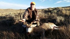 Guides Deer Hunts Wyoming Outfitters Guide Mule Deer