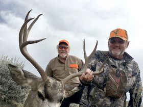 guided deer hunts wyoming outfitters