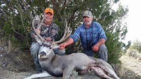 Guides Deer Hunts Wyoming Outfitters Guide Mule Deer