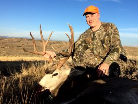 Guides Deer Hunts Wyoming Outfitters Guide Mule Deer