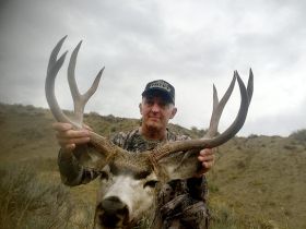 guided deer hunts wyoming outfitters