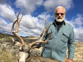 guided deer hunts wyoming outfitters