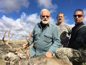 guided deer hunts wyoming outfitters