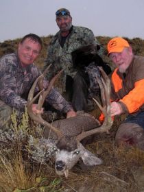 Guides Deer Hunts Wyoming Outfitters Guide Mule Deer