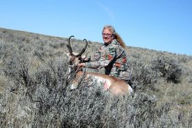 guided pronghorn antelope hunts wyoming outfitters